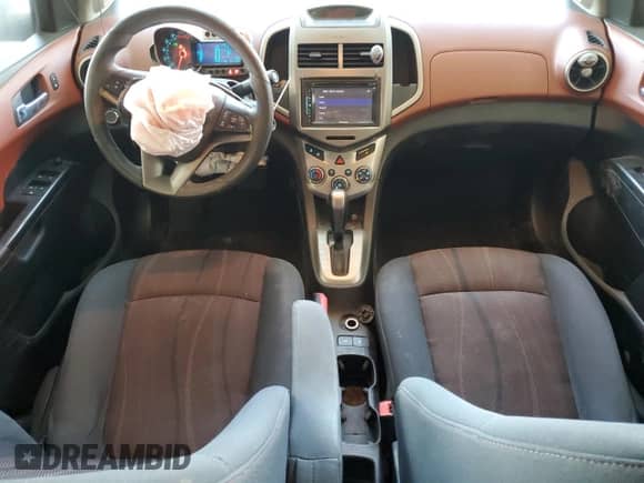 2015 Chevrolet Sonic LT с VIN 1G1JC5SH3F4213174, выставлен на аукционе Copart как лот 84523535 с пробегом 167 685 миль миль и Чистый • Clean title. История ставок и продаж доступна на DreamBid. Изображение 8.