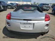 ✅ 2007 Pontiac Solstice • VIN: 1G2MB35B07Y136152 • Lot: 70101445. Wystawiony na Copart z przebiegiem 55 850 mil. Bezpłatny archiwum sprzedaży aukcyjnych z USA i szczegółowy raport historii pojazdu na DreamBid. Zdjęcie 6.