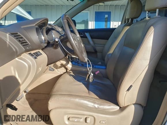 ✅ 2009 Toyota Highlander Sport • VIN: JTEES43A692113301 • Lot: 96940075. Listed on Copart with 193,453 mi. Free auction sales archive from the USA and detailed vehicle history report at DreamBid. Image 7.
