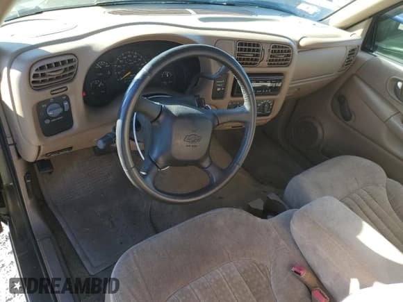 ✅ 2001 Chevrolet S-10 • VIN: 1GCCS195X18101206 • Лот: 87549895. Опубликован ранее на Copart с пробегом 83 262 миль. Бесплатный доступ к архиву аукционных продаж из США и подробный отчёт об истории автомобиля на DreamBid. Изображение 8.