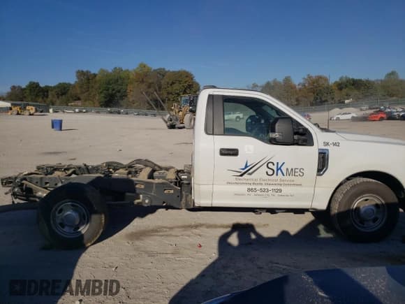 ✅ 2022 Ford F-250 XL • VIN: 1FTBF2A67NEE94941 • Lot: 75440464. Wystawiony na Copart z przebiegiem Nie podano. Bezpłatny archiwum sprzedaży aukcyjnych z USA i szczegółowy raport historii pojazdu na DreamBid. Zdjęcie 12.