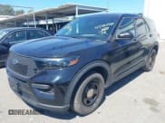 ✅ 2021 Ford Police Interceptor Utility • VIN: 1FM5K8ABXMGA33790 • Lot: 42065493. Wystawiony na IAAI z przebiegiem 52 296 mil. Bezpłatny archiwum sprzedaży aukcyjnych z USA i szczegółowy raport historii pojazdu na DreamBid. Zdjęcie 2.