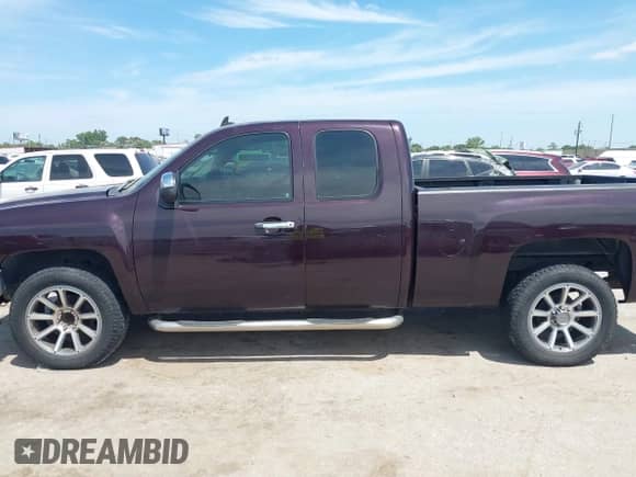 2008 Chevrolet Silverado 1500 Work Truck with VIN 1GCEC19X18Z285995, listed as a IAAI auction lot 42053115 with 290,836 mi miles and . Bid and sale history available at DreamBid. Image 13.