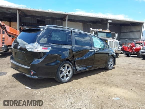 ✅ 2014 Toyota Sienna SE • VIN: 5TDXK3DC4ES429371 • Lot: 42832556. Listed on IAAI with 51,702 mi. Free auction sales archive from the USA and detailed vehicle history report at DreamBid. Image 4.