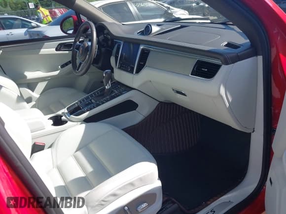 ✅ 2018 Porsche Macan GTS • VIN: WP1AG2A58JLB63712 • Lot: 42270600. Wystawiony na IAAI z przebiegiem 56 132 mil. Bezpłatny archiwum sprzedaży aukcyjnych z USA i szczegółowy raport historii pojazdu na DreamBid. Zdjęcie 5.