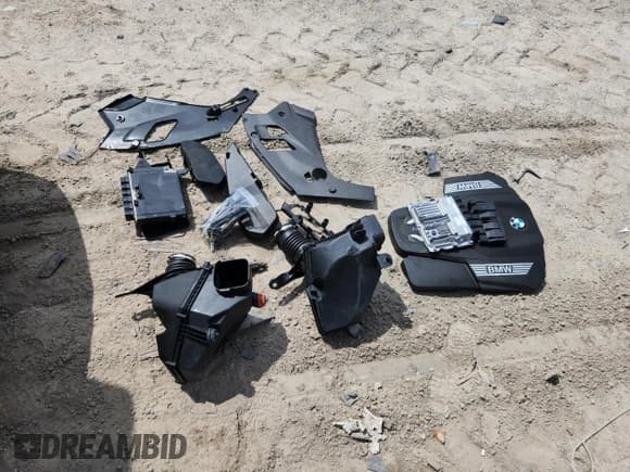 ✅ 2020 BMW 5 Series M550i xDrive • VIN: WBAJS7C02LCD05408 • Lot: 60268875. Wystawiony na Copart z przebiegiem 30 062 mil. Bezpłatny archiwum sprzedaży aukcyjnych z USA i szczegółowy raport historii pojazdu na DreamBid. Zdjęcie 12.