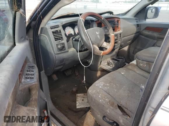 2006 Dodge 1500 SLT z VIN 1D7HA18296J101851, wystawiony jako Copart lot #73174324 z przebiegiem 178 868 mil mil oraz Czysty tytuł • Clean title. Historia ofert i sprzedaży dostępna na DreamBid. Obrazek 8.