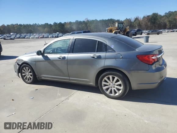 ✅ 2012 Chrysler 200 Touring • VIN: 1C3CCBBB3CN117615 • Lot: 93116135. Wystawiony na Copart z przebiegiem 208 614 mil. Bezpłatny archiwum sprzedaży aukcyjnych z USA i szczegółowy raport historii pojazdu na DreamBid. Zdjęcie 2.