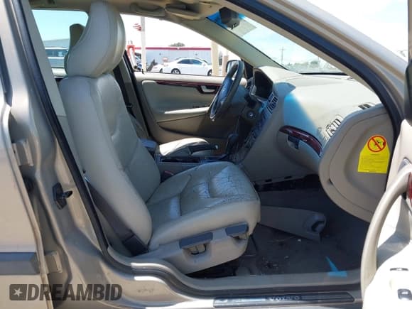 ✅ 2004 Volvo V70 • VIN: YV1SW61T542397583 • Лот: 42788023. Опубликован ранее на IAAI с пробегом 208 544 миль. Бесплатный доступ к архиву аукционных продаж из США и подробный отчёт об истории автомобиля на DreamBid. Изображение 5.