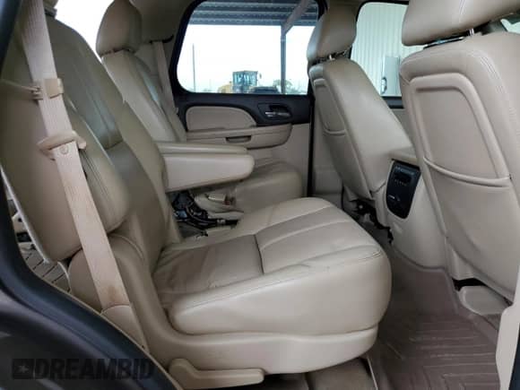 2014 Chevrolet Tahoe LT z VIN 1GNSCBE0XER154133, wystawiony jako Copart lot #91109625 z przebiegiem Nie podano mil oraz Czysty tytuł • Clean title. Historia ofert i sprzedaży dostępna na DreamBid. Obrazek 11.