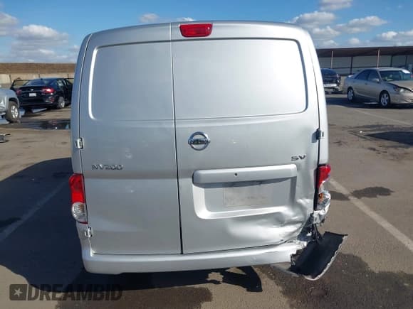 ✅ 2018 Nissan NV200 SV • VIN: 3N6CM0KN0JK700490 • Lot: 43640303. Wystawiony na IAAI z przebiegiem 136 740 mil. Bezpłatny archiwum sprzedaży aukcyjnych z USA i szczegółowy raport historii pojazdu na DreamBid. Zdjęcie 16.