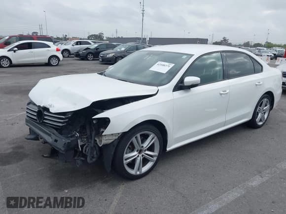 ✅ 2015 Volkswagen Passat S • VIN: 1VWAT7A39FC046993 • Лот: 42108371. Опубликован ранее на IAAI с пробегом 180 620 миль. Бесплатный доступ к архиву аукционных продаж из США и подробный отчёт об истории автомобиля на DreamBid. Изображение 2.