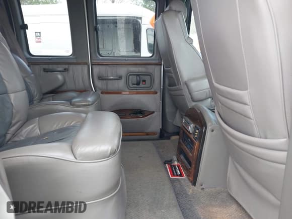 ✅ 2004 Chevrolet Express Passenger • VIN: 1GBFG15T241154485 • Lot: 41965765. Listed on IAAI with 186,737 mi. Free auction sales archive from the USA and detailed vehicle history report at DreamBid. Image 8.