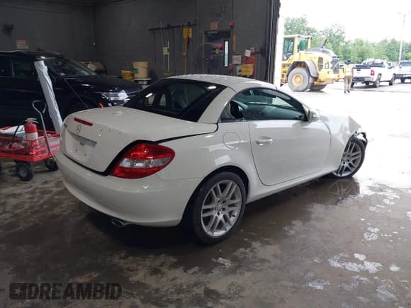 ✅ 2008 Mercedes-Benz SLK 280 • VIN: WDBWK54F88F189777 • Lot: 39897065. Listed on IAAI with 33,648 mi. Free auction sales archive from the USA and detailed vehicle history report at DreamBid. Image 4.