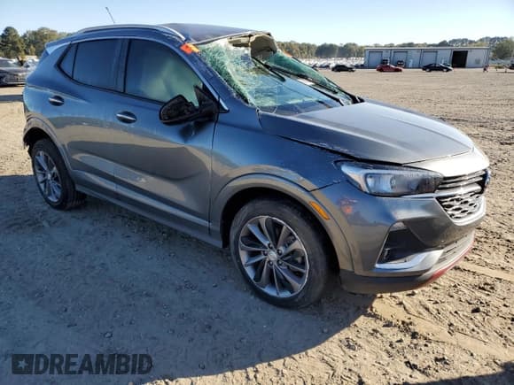 ✅ 2020 Buick Encore GX Select • VIN: KL4MMDSL1LB104360 • Lot: 89648465. Wystawiony na Copart z przebiegiem 95 948 mil. Bezpłatny archiwum sprzedaży aukcyjnych z USA i szczegółowy raport historii pojazdu na DreamBid. Zdjęcie 4.