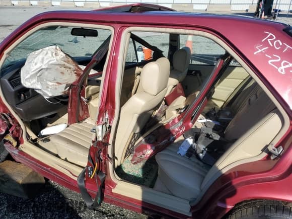 ✅ 1989 Mercedes-Benz 190 • VIN: WDBDA29D6KF626229 • Lot: 56010215. Listed on Copart with Not provided. Free auction sales archive from the USA and detailed vehicle history report at DreamBid. Image 12.