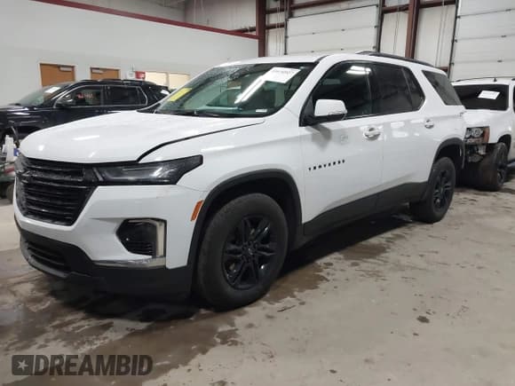 ✅ 2022 Chevrolet Traverse LT • VIN: 1GNEVHKW1NJ128358 • Lot: 41674927. Wystawiony na IAAI z przebiegiem 46 049 mil. Bezpłatny archiwum sprzedaży aukcyjnych z USA i szczegółowy raport historii pojazdu na DreamBid. Zdjęcie 2.