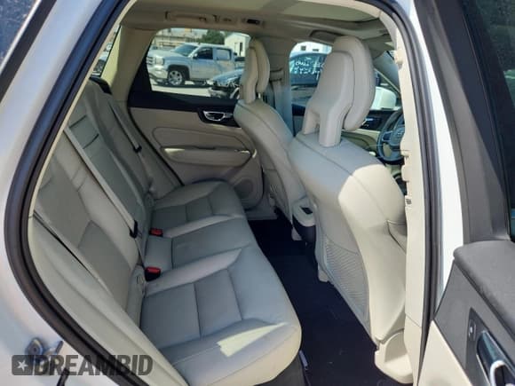 ✅ 2018 Volvo XC60 Momentum • VIN: LYVA22RK2JB097432 • Lot: 82038815. Wystawiony na Copart z przebiegiem 125 034 mil. Bezpłatny archiwum sprzedaży aukcyjnych z USA i szczegółowy raport historii pojazdu na DreamBid. Zdjęcie 11.