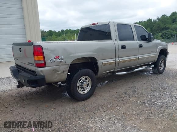 ✅ 2001 Chevrolet Silverado 2500HD LS • VIN: 1GCHK23U01F197127 • Лот: 42894034. Опубликован ранее на IAAI с пробегом 423 848 миль. Бесплатный доступ к архиву аукционных продаж из США и подробный отчёт об истории автомобиля на DreamBid. Изображение 4.