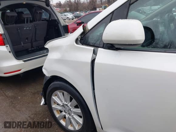 ✅ 2015 Toyota Sienna Limited • VIN: 5TDDK3DC9FS115784 • Лот: 41355934. Опубликован ранее на IAAI с пробегом 125 675 миль. Бесплатный доступ к архиву аукционных продаж из США и подробный отчёт об истории автомобиля на DreamBid. Изображение 17.