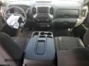 ✅ 2022 Chevrolet Silverado 1500 Custom • VIN: 3GCPYBEK0NG162615 • Lot: 61962565. Wystawiony na Copart z przebiegiem 102 319 mil. Bezpłatny archiwum sprzedaży aukcyjnych z USA i szczegółowy raport historii pojazdu na DreamBid. Zdjęcie 8.