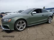 ✅ 2012 Audi S5 Premium Plus • VIN: WAUCVAFR5CA003417 • Лот: 52379785. Опубликован ранее на Copart с пробегом Не указан. Бесплатный доступ к архиву аукционных продаж из США и подробный отчёт об истории автомобиля на DreamBid. Изображение 1.