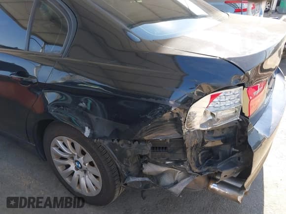 ✅ 2009 BMW 3 Series 328i • VIN: WBAPH57539NL79255 • Lot: 42808808. Listed on IAAI with 147,688 mi. Free auction sales archive from the USA and detailed vehicle history report at DreamBid. Image 6.