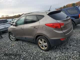 2013 Hyundai Tucson GLS z VIN KM8JUCAC5DU564904, wystawiony jako Copart lot #91123035 z przebiegiem 171 088 mil mil oraz Czysty tytuł • Clean title. Historia ofert i sprzedaży dostępna na DreamBid. Obrazek 2.