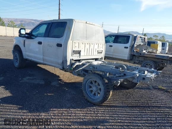 ✅ 2017 Ford F-250 Lariat • VIN: 1FT7W2BTXHEC55544 • Lot: 43020742. Wystawiony na IAAI z przebiegiem 56 549 mil. Bezpłatny archiwum sprzedaży aukcyjnych z USA i szczegółowy raport historii pojazdu na DreamBid. Zdjęcie 3.