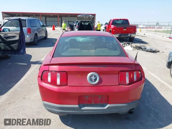 ✅ 2010 Ford Mustang V6 • VIN: 1ZVBP8AN5A5128152 • Лот: 43376702. Опубликован ранее на IAAI с пробегом 162 272 миль. Бесплатный доступ к архиву аукционных продаж из США и подробный отчёт об истории автомобиля на DreamBid. Изображение 17.