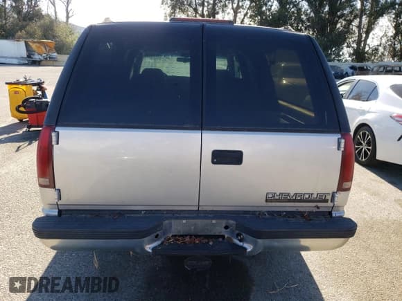 ✅ 1995 Chevrolet Suburban • VIN: 3GNEC16K9SG106206 • Лот: 92346535. Опубликован ранее на Copart с пробегом 158 060 миль. Бесплатный доступ к архиву аукционных продаж из США и подробный отчёт об истории автомобиля на DreamBid. Изображение 6.