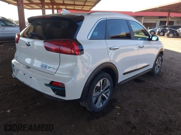 ✅ 2020 Kia Niro EX Premium • VIN: KNDCE3LG2L5072673 • Lot: 41831796. Listed on IAAI with 45,047 mi. Free auction sales archive from the USA and detailed vehicle history report at DreamBid. Image 4.