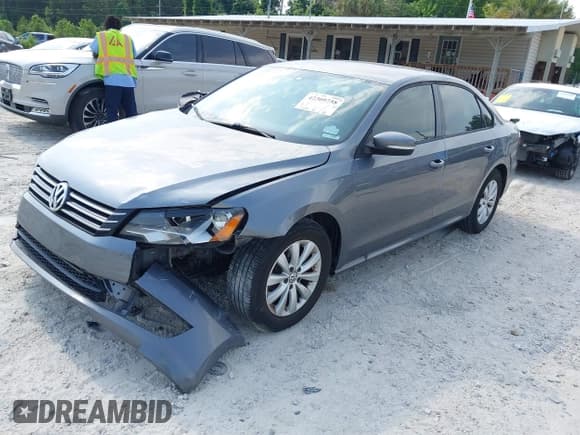 ✅ 2013 Volkswagen Passat Wolfsburg Edition • VIN: 1VWAH7A33DC035826 • Лот: 42309758. Опубликован ранее на IAAI с пробегом 135 227 миль. Бесплатный доступ к архиву аукционных продаж из США и подробный отчёт об истории автомобиля на DreamBid. Изображение 2.