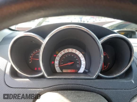 ✅ 2009 Pontiac G3 • VIN: KL2TD66E69B648177 • Лот: 49827695. Опубликован ранее на Copart с пробегом 105 881 миль. Бесплатный доступ к архиву аукционных продаж из США и подробный отчёт об истории автомобиля на DreamBid. Изображение 9.