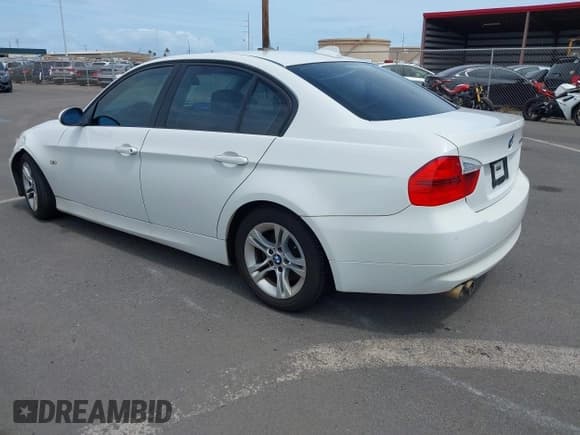 ✅ 2008 BMW 3 Series 328i • VIN: WBAVA33568K054461 • Lot: 42457933. Listed on IAAI with 112,434 mi. Free auction sales archive from the USA and detailed vehicle history report at DreamBid. Image 3.