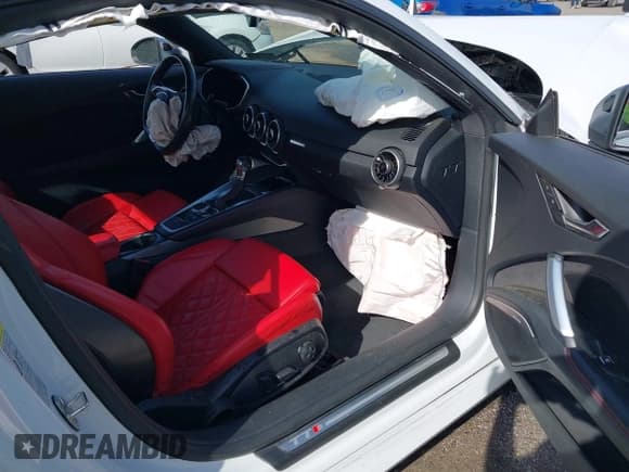 ✅ 2018 Audi TTS • VIN: TRUC1AFV7J1009606 • Лот: 42172806. Опубликован ранее на IAAI с пробегом 54 062 миль. Бесплатный доступ к архиву аукционных продаж из США и подробный отчёт об истории автомобиля на DreamBid. Изображение 5.