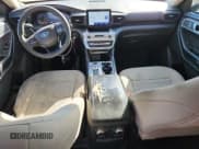 ✅ 2021 Ford Explorer • VIN: 1FMSK7BH8MGA81465 • Lot: 86519795. Wystawiony na Copart z przebiegiem 74 164 mil. Bezpłatny archiwum sprzedaży aukcyjnych z USA i szczegółowy raport historii pojazdu na DreamBid. Zdjęcie 8.