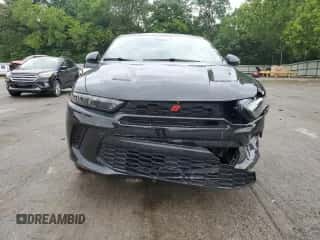 2024 Dodge Hornet R/T z VIN ZACPDFCW8R3A35230, wystawiony jako Copart lot #67230405 z przebiegiem 24 120 mil mil oraz Nie do naprawy • Non repairable. Historia ofert i sprzedaży dostępna na DreamBid. Obrazek 5.