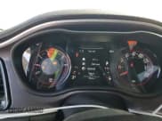 ✅ 2022 Dodge Challenger SXT • VIN: 2C3CDZAG2NH179151 • Lot: 69188354. Wystawiony na Copart z przebiegiem 19 465 mil. Bezpłatny archiwum sprzedaży aukcyjnych z USA i szczegółowy raport historii pojazdu na DreamBid. Zdjęcie 9.