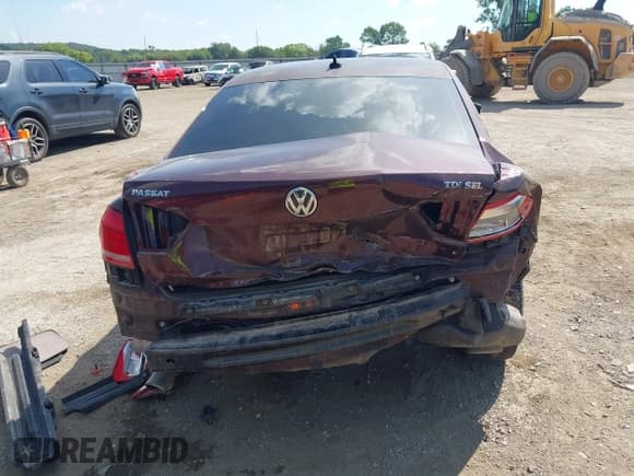 ✅ 2013 Volkswagen Passat SEL Premium • VIN: 1VWCN7A3XDC081557 • Lot: 43022092. Listed on IAAI with 229,270 mi. Free auction sales archive from the USA and detailed vehicle history report at DreamBid. Image 17.