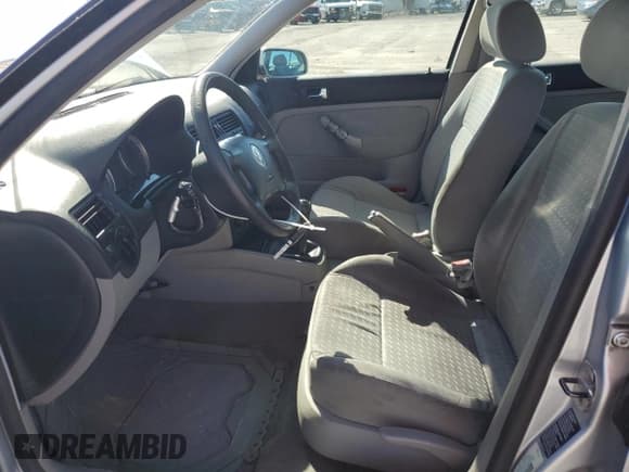 ✅ 2004 Volkswagen Jetta GL • VIN: 3VWRK69M84M103564 • Lot: 45903535. Listed on Copart with 199,904 mi. Free auction sales archive from the USA and detailed vehicle history report at DreamBid. Image 7.