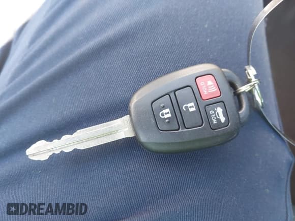 ✅ 2017 Toyota Camry SE • VIN: 4T1BF1FKXHU786167 • Lot: 43582773. Listed on IAAI with 48,569 mi. Free auction sales archive from the USA and detailed vehicle history report at DreamBid. Image 11.