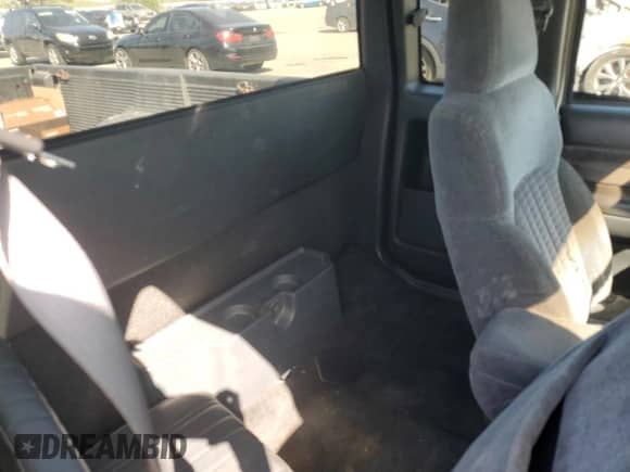 1999 Chevrolet S-10 LS Xtreme с VIN 1GCCS1943X8191461, выставлен на аукционе Copart как лот 52385065 с пробегом 205 304 миль миль и Списание • Salvage title. История ставок и продаж доступна на DreamBid. Изображение 10.