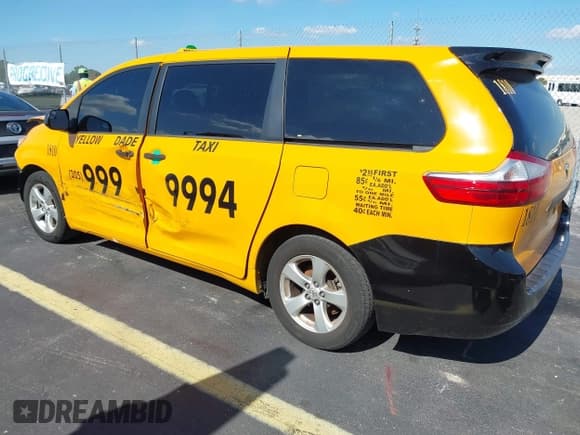 ✅ 2016 Toyota Sienna L • VIN: 5TDZK3DC2GS724321 • Lot: 43773404. Listed on IAAI with 264,851 mi. Free auction sales archive from the USA and detailed vehicle history report at DreamBid. Image 3.