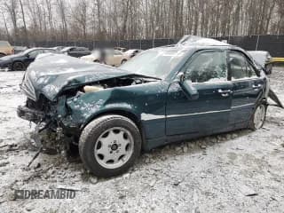 ✅ 1998 Mercedes-Benz C 230/260/280/320 • VIN: WDBHA23G7WA578330 • Лот: 58569875. Опубликован ранее на Copart с пробегом Не указан. Бесплатный доступ к архиву аукционных продаж из США и подробный отчёт об истории автомобиля на DreamBid. Изображение 1.