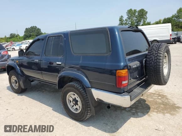 ✅ 1995 Toyota Hilux • VIN: KZN1309067346 • Лот: 62937144. Опубликован ранее на Copart с пробегом 290 482 миль. Бесплатный доступ к архиву аукционных продаж из США и подробный отчёт об истории автомобиля на DreamBid. Изображение 2.