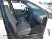 1998 Saturn SL z VIN 1G8ZF5284WZ303478, wystawiony jako IAAI lot #42946026 z przebiegiem 175 786 mil mil oraz . Historia ofert i sprzedaży dostępna na DreamBid. Obrazek 5.