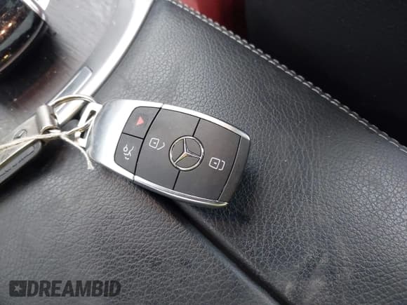 ✅ 2023 Mercedes-Benz C 43 AMG • VIN: W1KWJ6EB3PG118300 • Lot: 42231738. Wystawiony na IAAI z przebiegiem 43 304 mil. Bezpłatny archiwum sprzedaży aukcyjnych z USA i szczegółowy raport historii pojazdu na DreamBid. Zdjęcie 11.