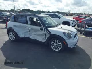 ✅ 2012 MINI Countryman S • VIN: WMWZC5C50CWM13960 • Lot: 43649813. Listed on IAAI with 122,818 mi. Free auction sales archive from the USA and detailed vehicle history report at DreamBid. Image 1.