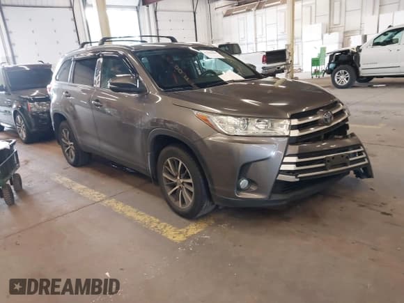 ✅ 2019 Toyota Highlander Hybrid XLE • VIN: 5TDJGRFH5KS076623 • Лот: 42304660. Опубликован ранее на IAAI с пробегом 109 768 миль. Бесплатный доступ к архиву аукционных продаж из США и подробный отчёт об истории автомобиля на DreamBid. Изображение 1.